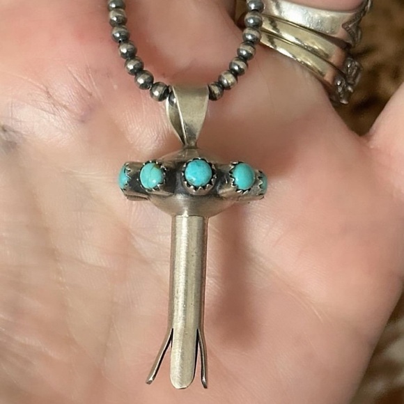 Turquoise squash blossom southwestern sterling silver pendant - Picture 2 of 5